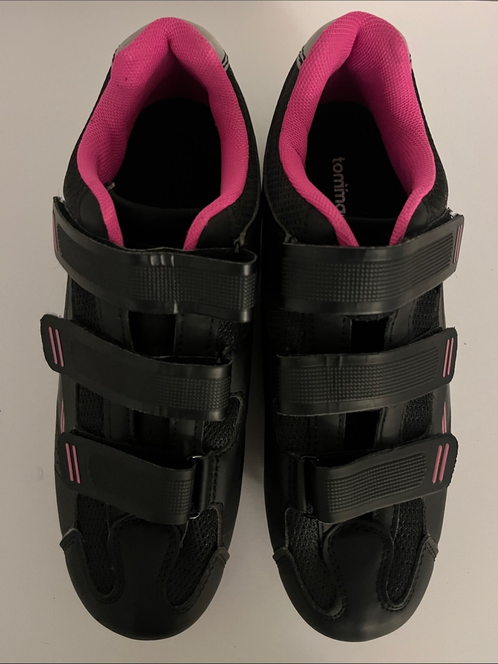 Tommaso Women's Black Athletic Sneakers with Pink Lining